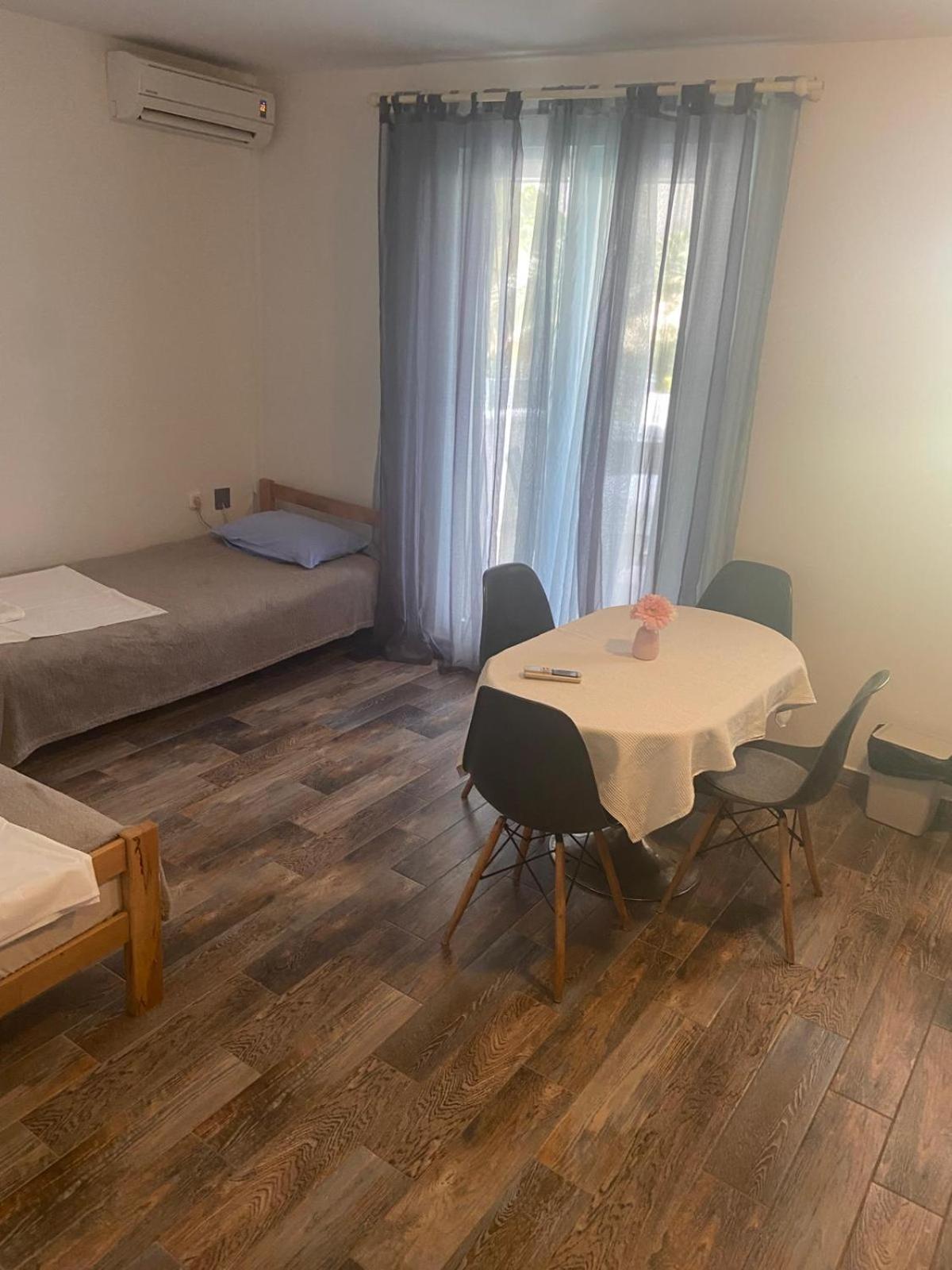 Oguic Apartman Pag Town Buitenkant foto