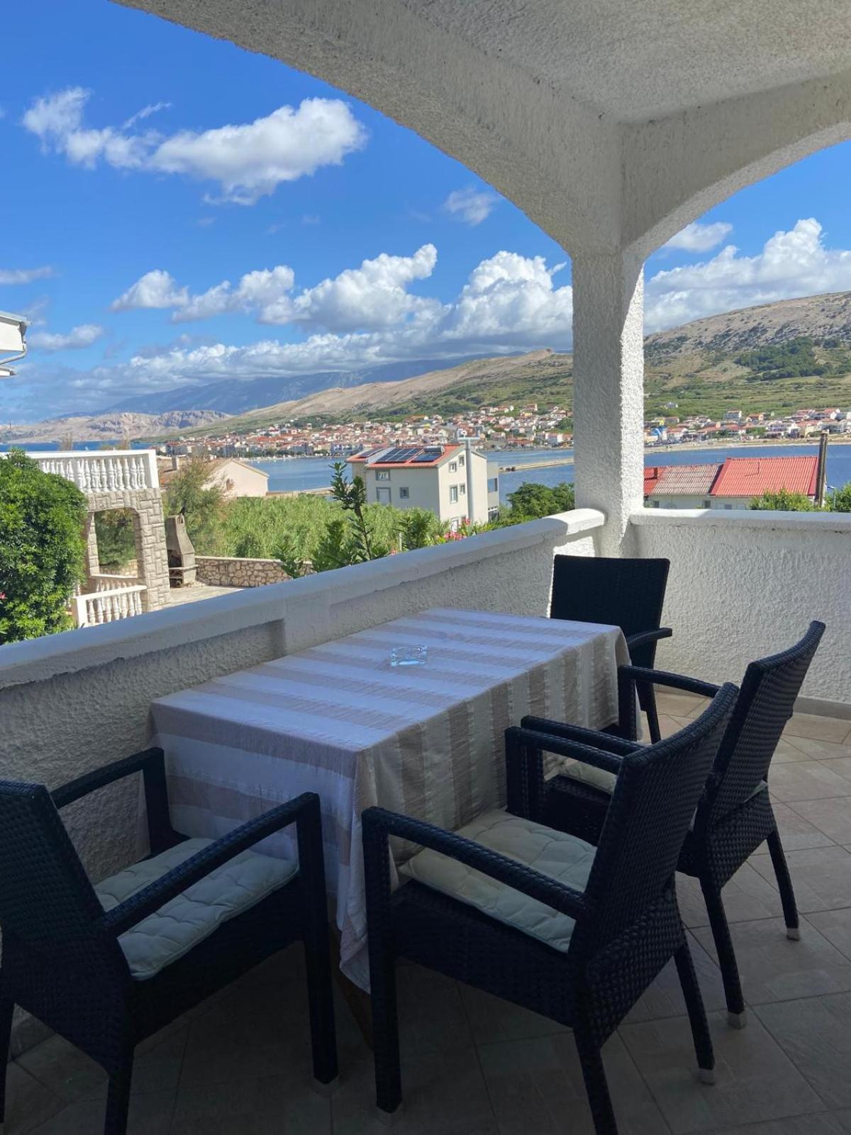 Oguic Apartman Pag Town Buitenkant foto
